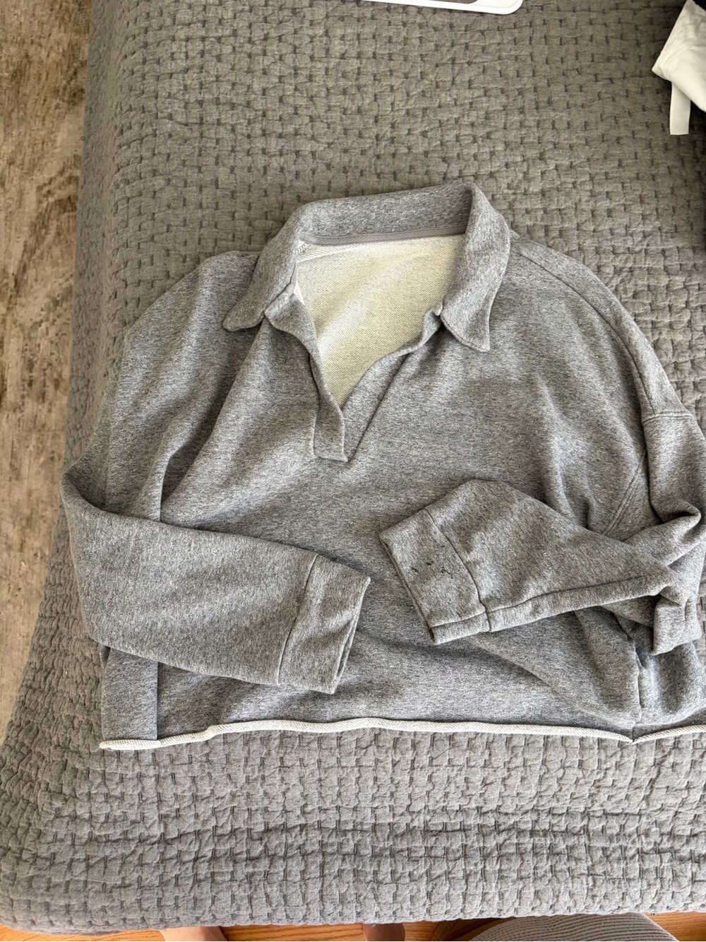 Vuori Women's Gray Collared Pullover Sweatshirt